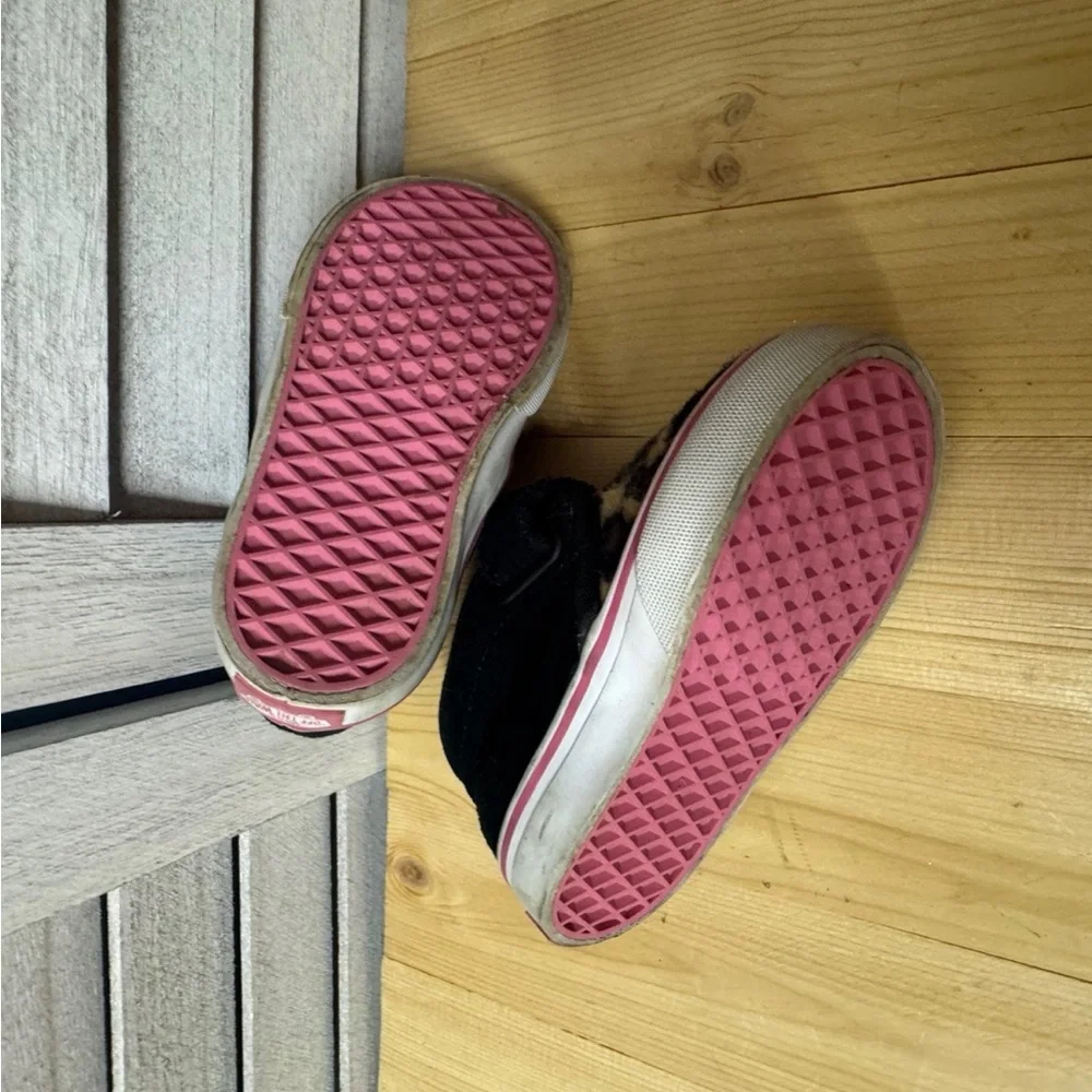 Vans Leopard Print Kids Shoes. Great Condition. Size 4.5. Velcro Casual Bold